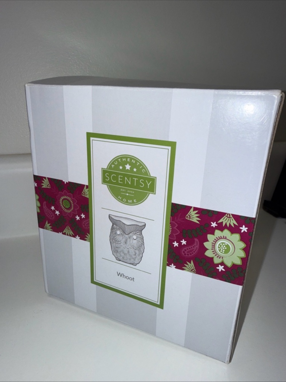 Scentsy Whoot Wax Warmer with Pink and Green Floral Band
